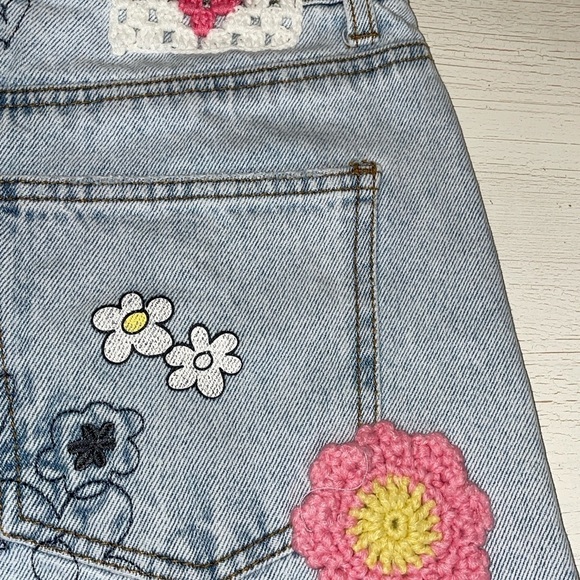 Barbie Shorts x Forever 21 Shorts Kindness is Power Distressed Jean Shorts ☮️ 🩷 - Picture 4 of 16